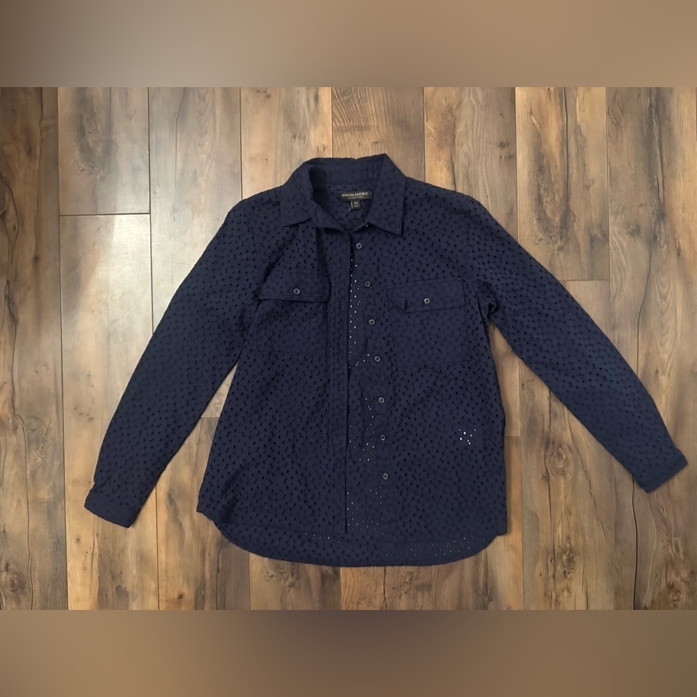 Banana Republic Eyelet Lace Dillon Shirt Navy XS | 100% Cotton Button Front